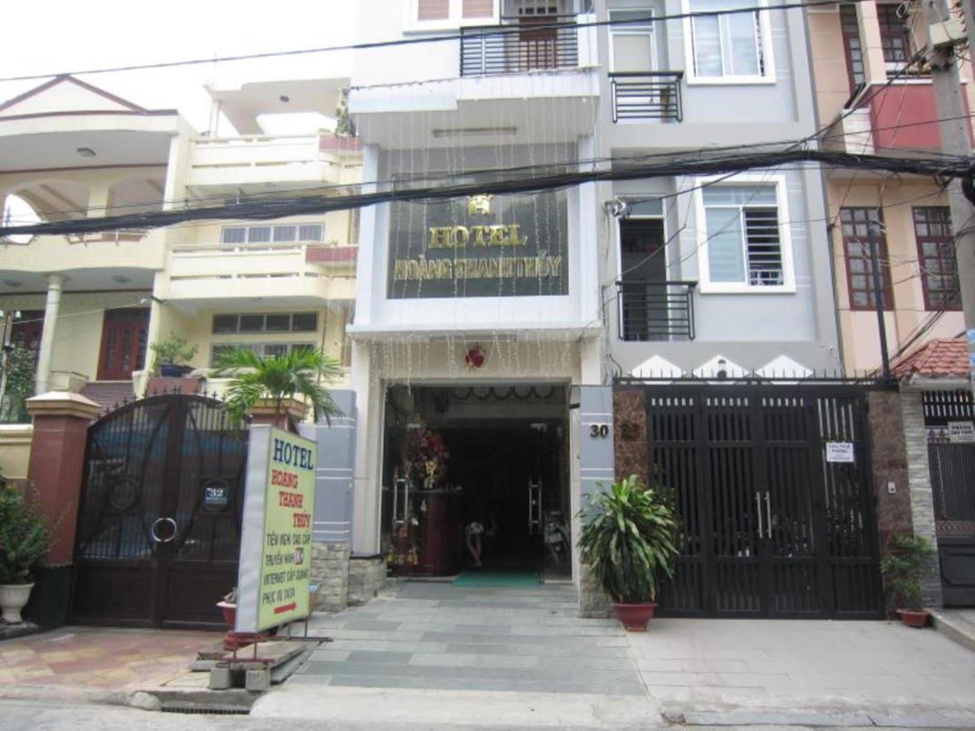 Hoang Thanh Thuy Airport 1 - Gan Am Thuc Dem Cho Hoang Hoa Tham