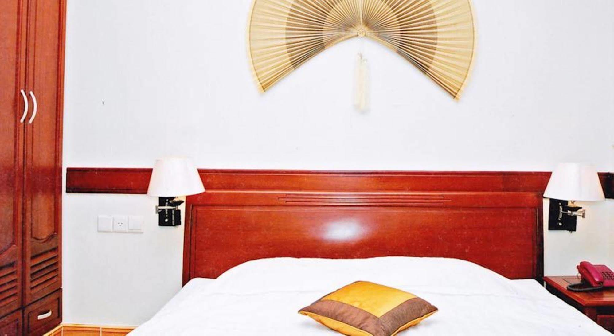 Hotel Hoang Thanh Thuy Airport 1 - Gan Am Thuc Dem Cho Hoang Hoa Tham Ho Chi Minh City